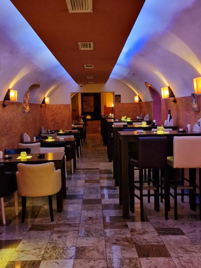 Fantastico Exlcusive Hotel Senta Ngoại thất bức ảnh