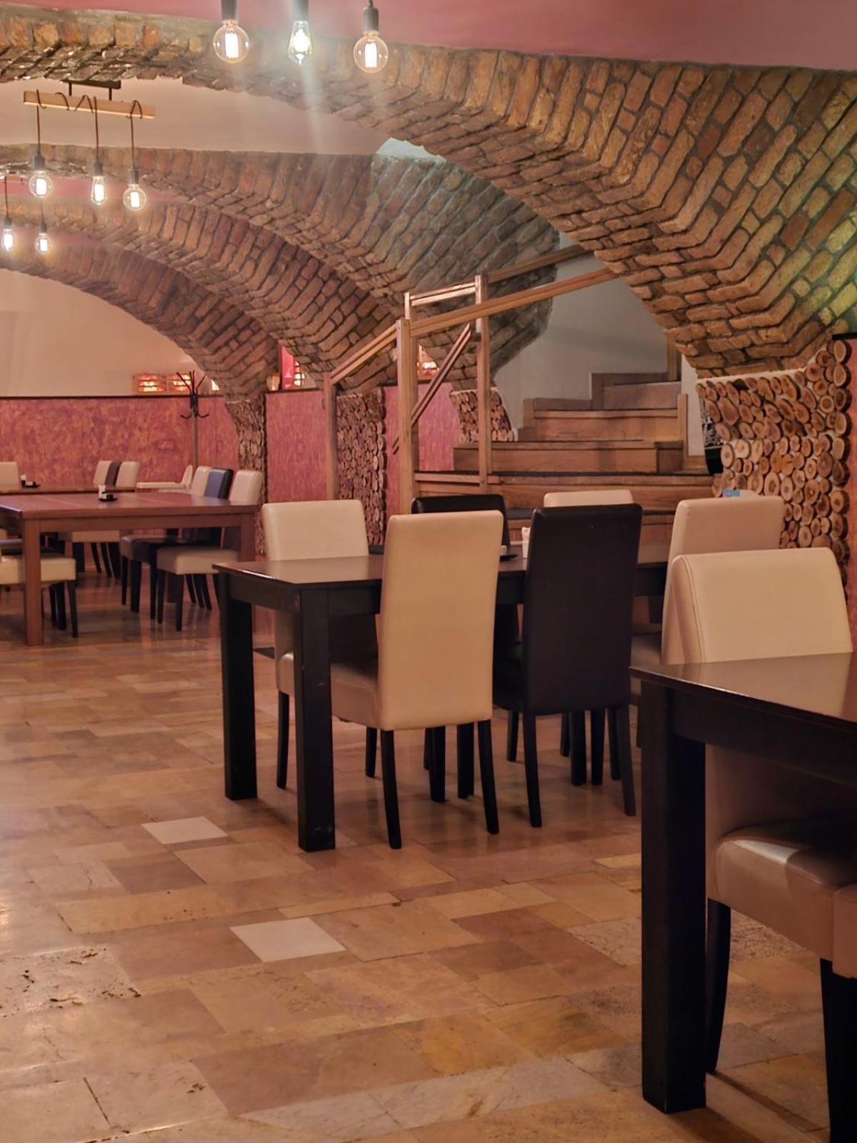 Fantastico Exlcusive Hotel Senta Ngoại thất bức ảnh