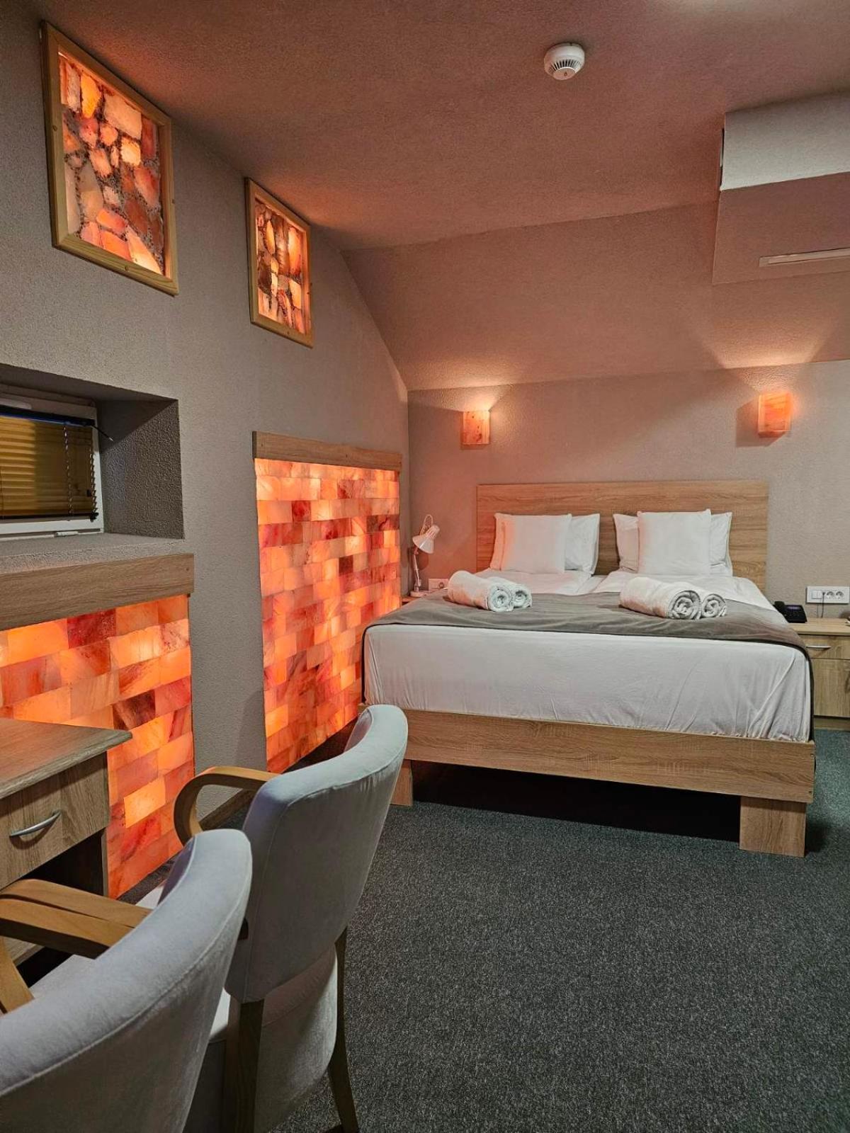 Fantastico Exlcusive Hotel Senta Ngoại thất bức ảnh