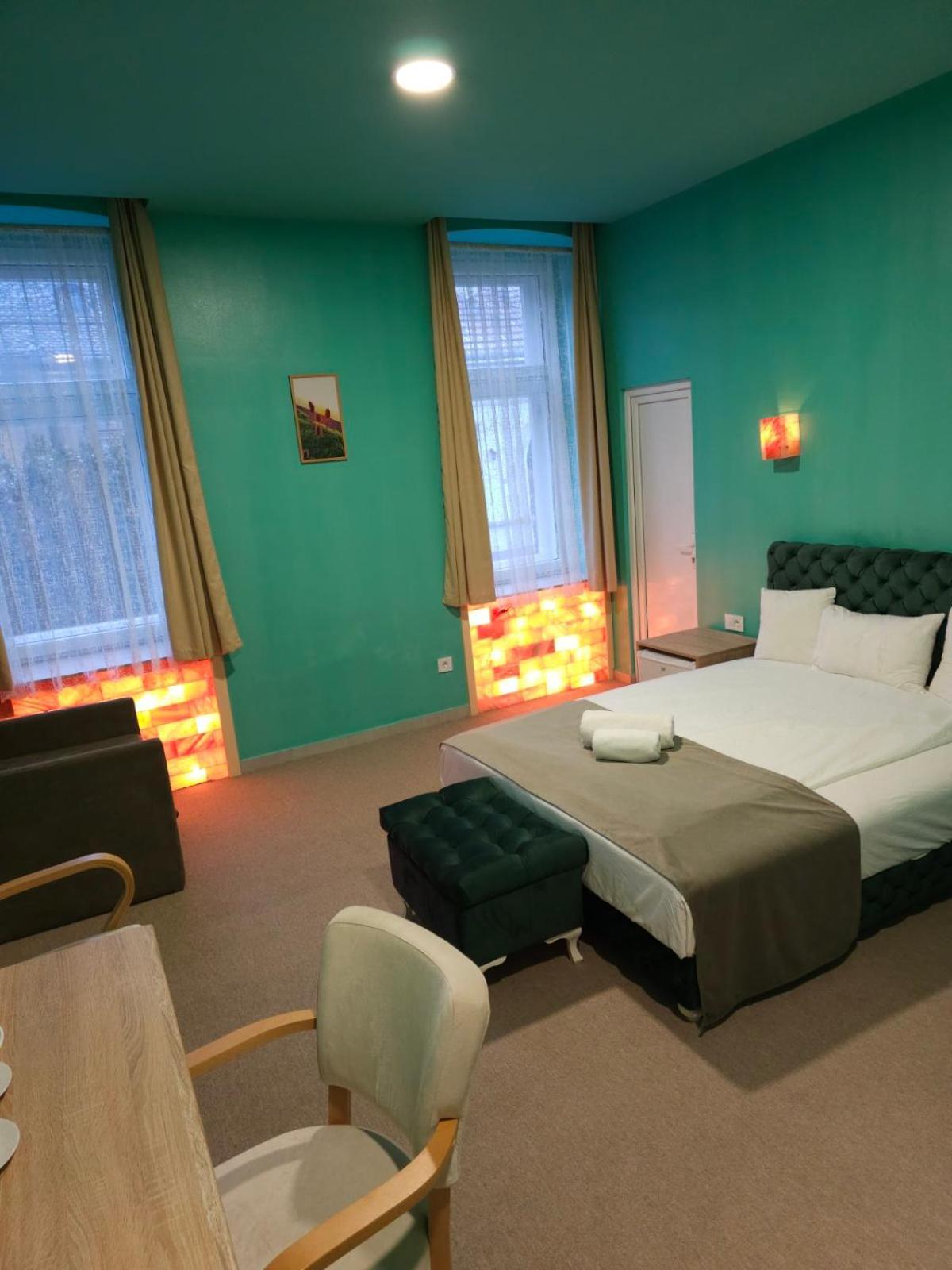 Fantastico Exlcusive Hotel Senta Ngoại thất bức ảnh
