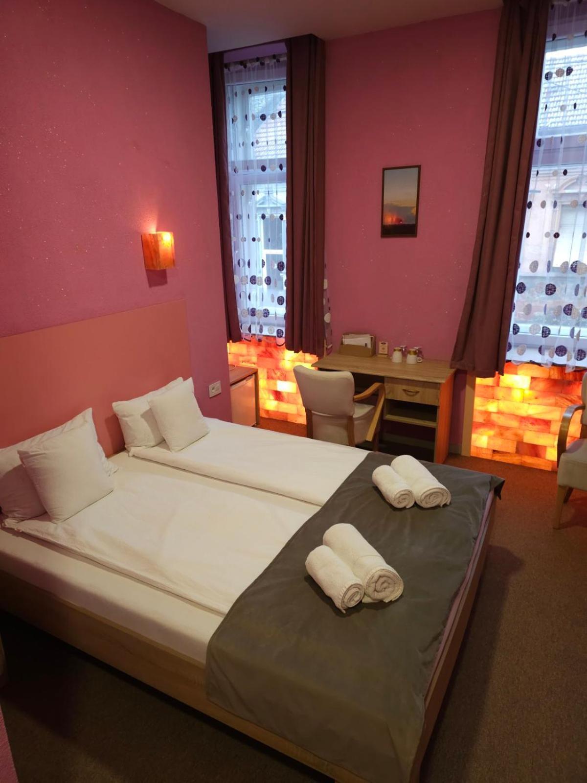 Fantastico Exlcusive Hotel Senta Ngoại thất bức ảnh