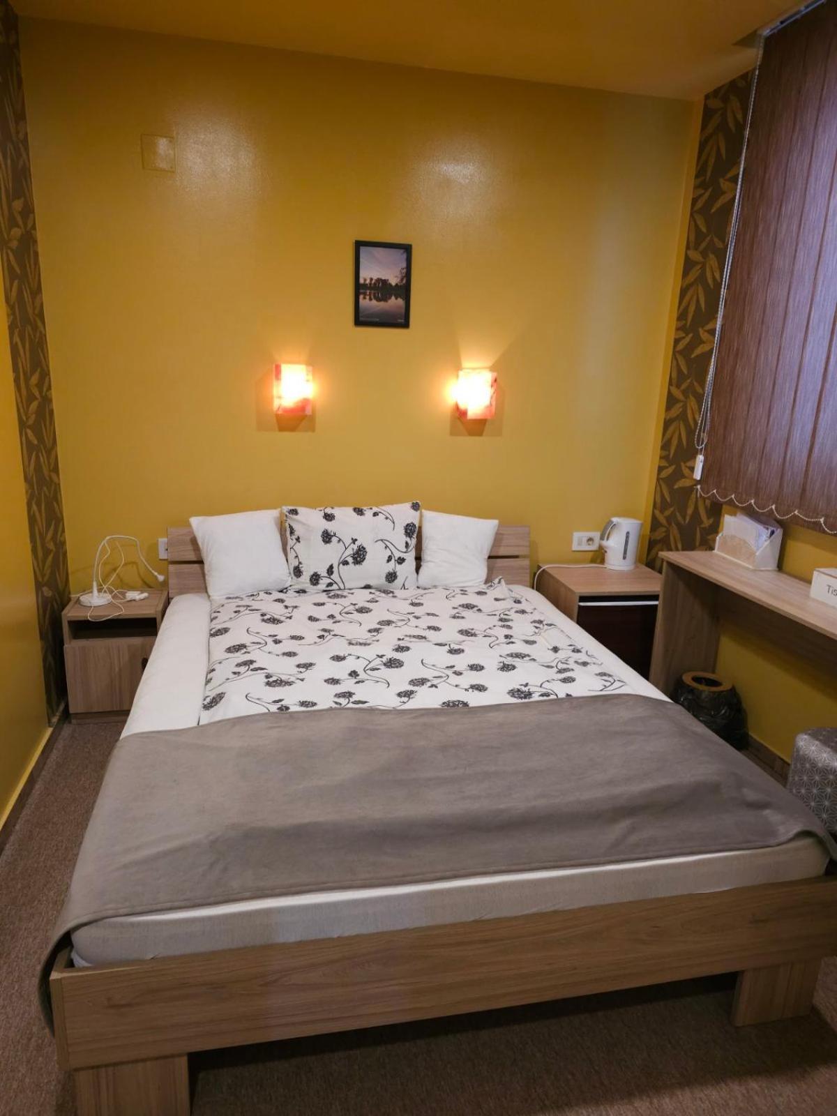 Fantastico Exlcusive Hotel Senta Ngoại thất bức ảnh